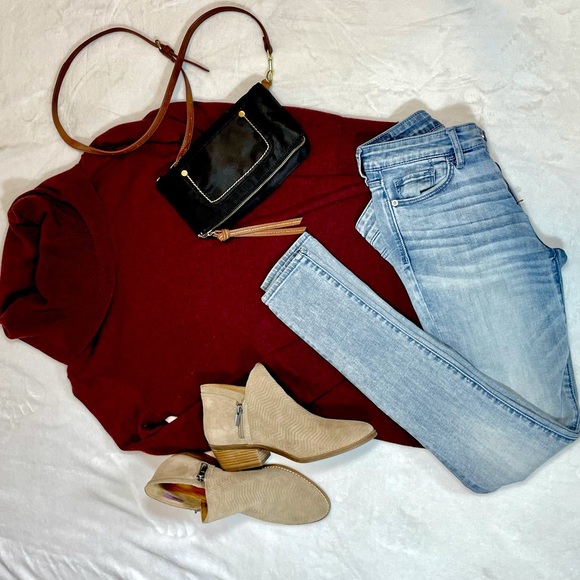 Abercrombie and Fitch light wash, skinny jeans - Picture 9 of 9